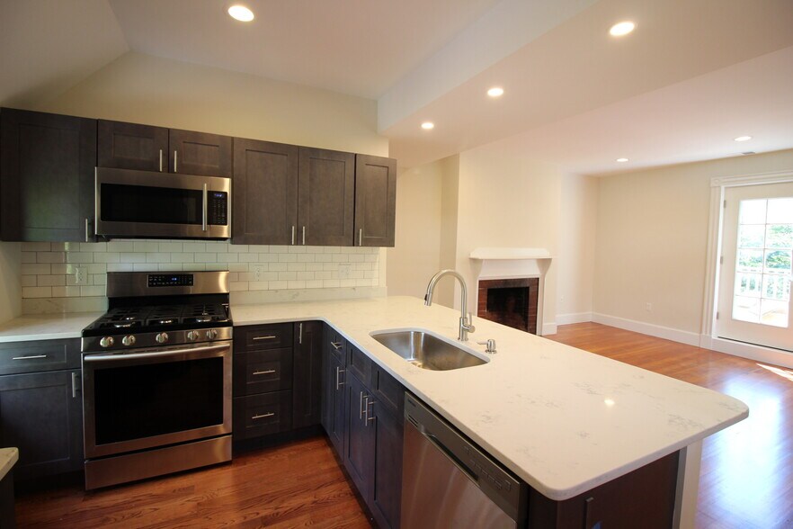 Building Photo - 67 Beech Glen St