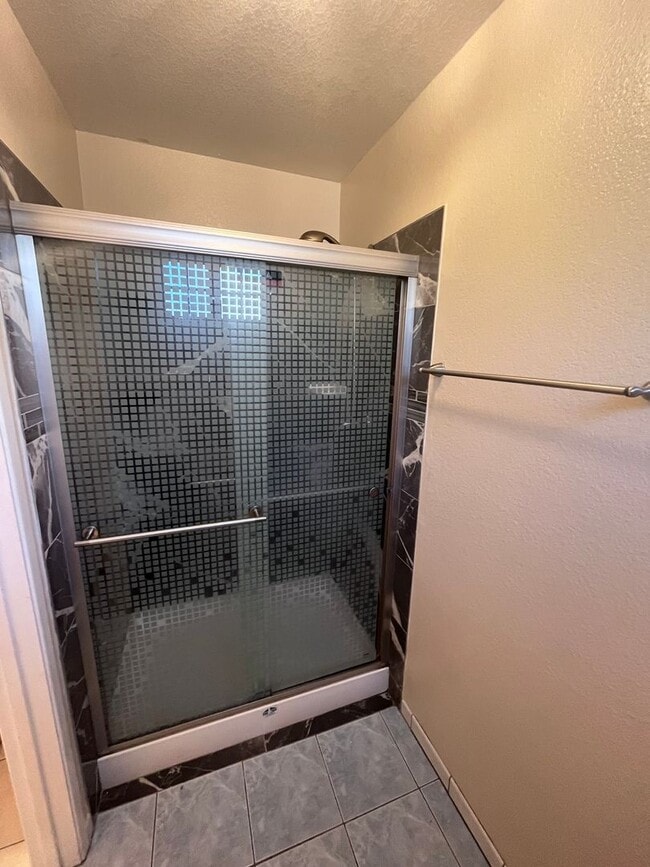 Building Photo - NICE UPDATED HOME IN SACRAMENTO!!