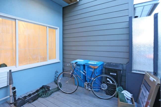 Building Photo - Spacious three-story 4BR/3BA single family home in Bernal Heights, Deck, View,W/D,Storage(637 Per...