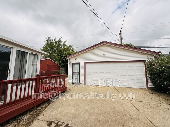 Building Photo - 16105 Walden Ave