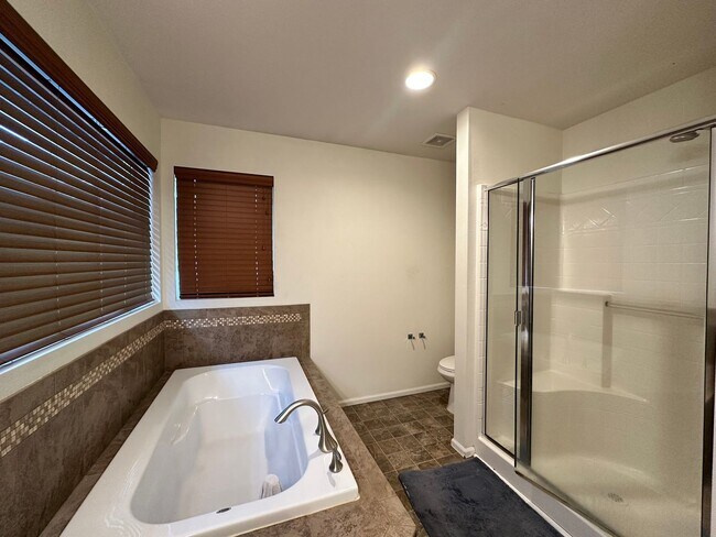 Building Photo - Silver Lake Area Rental