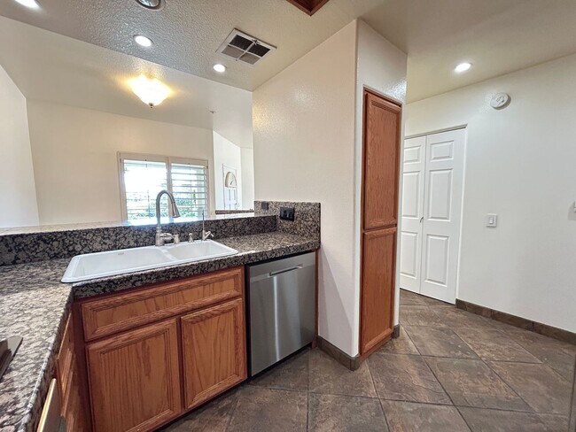 Building Photo - Beautiful 2 Bed 2 Bath Tustin Ranch Condo With Golf Course Views!