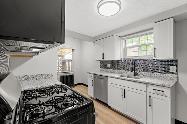 Building Photo - Stunning 5 bedroom home in McKeesport available July 1!