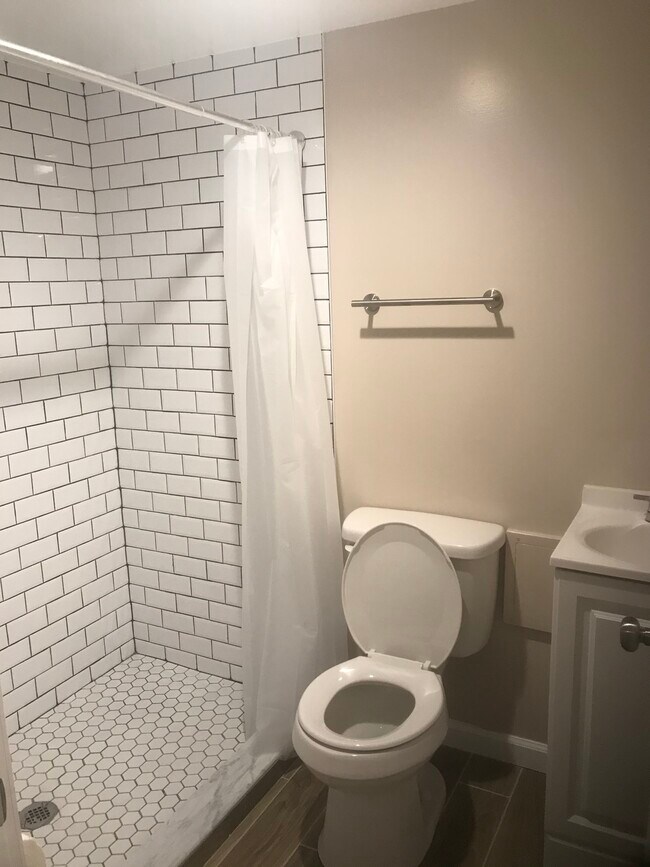 Building Photo - 2649 Wentworth Road, Unit 3