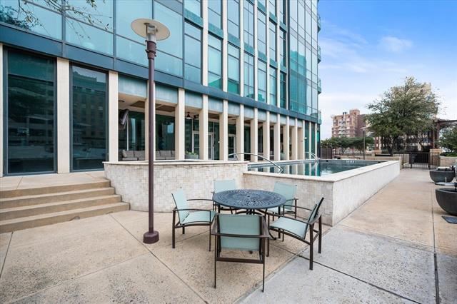 Building Photo - 500 Throckmorton St