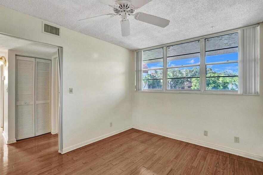 Building Photo - 9510 Seagrape Dr