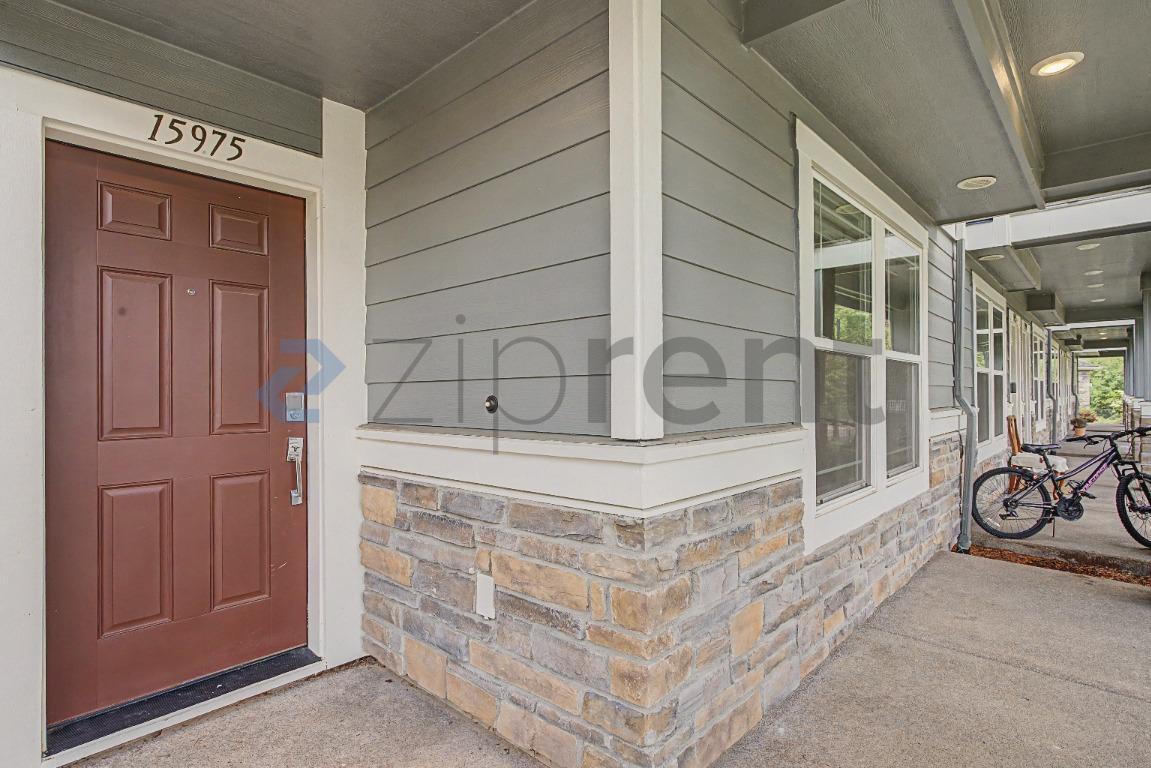 Building Photo - Unit