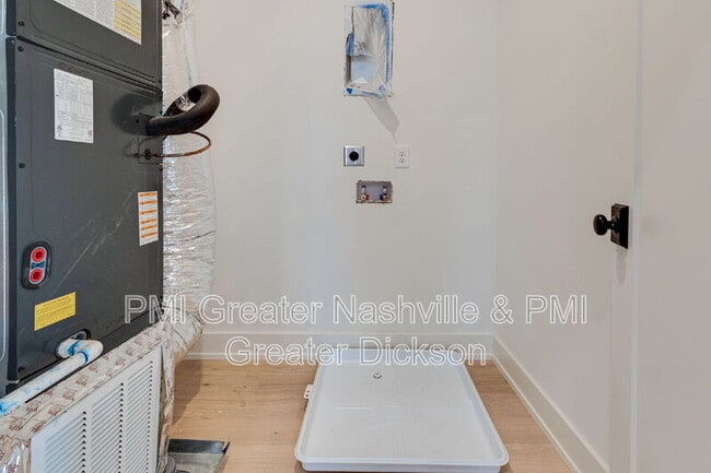 Building Photo - 537 Midnight Way