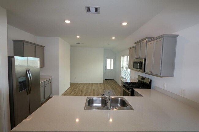 Building Photo - 24030 Steep Climb Dr