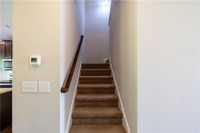 Building Photo - 221 Winterset Cir