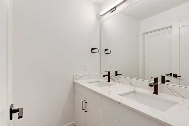 Building Photo - 2761 Sunny Briar Dr