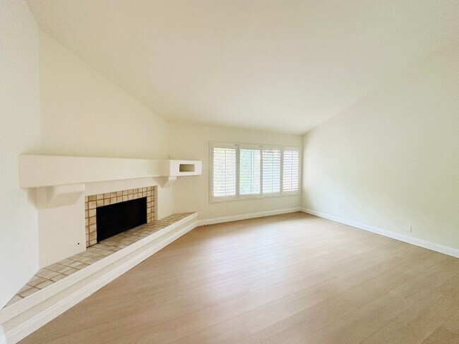 Building Photo - 6635 Soaring Dr