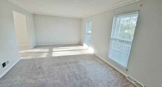 Building Photo - 3 Bed / 3 Bath Single Family Home