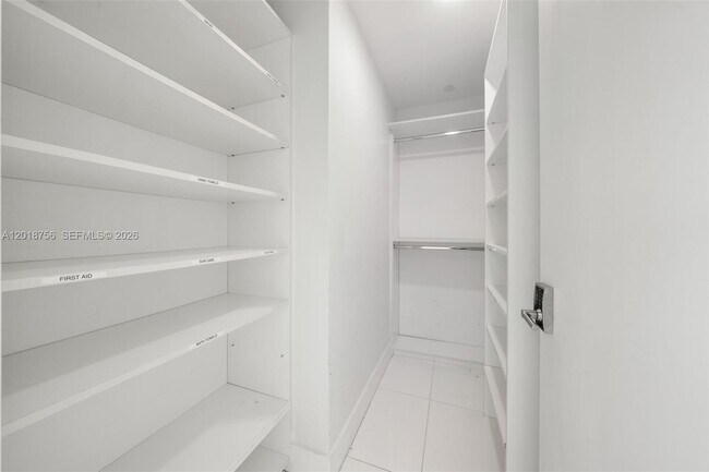 Building Photo - 900 Biscayne Blvd