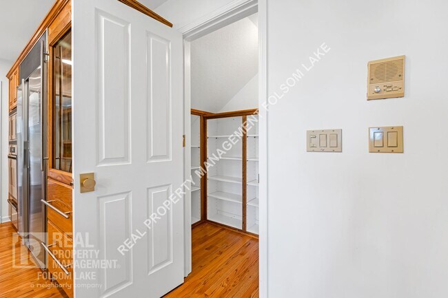 Building Photo - Beautiful 4bd 3ba home in Los Cerros Neigh...