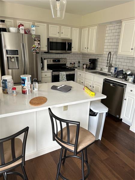 Building Photo - 4 Hemingway St