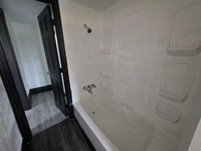 Building Photo - Updated 1 bedroom 1 bath for rent in Arlington!