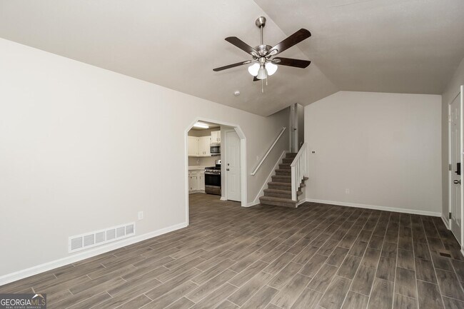 Building Photo - 175 Sumer Ln N