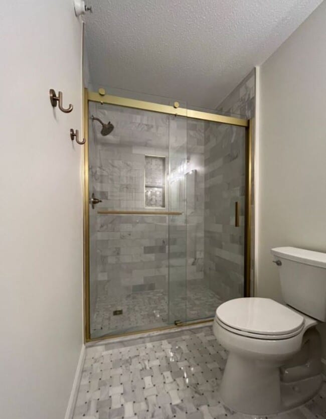 Building Photo - Stylish North Loop Living for $3,499/month...