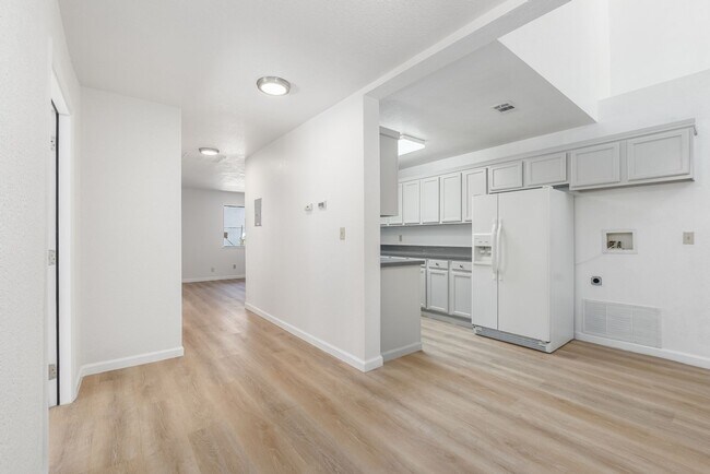 Building Photo - 1211 Lincoln Ave