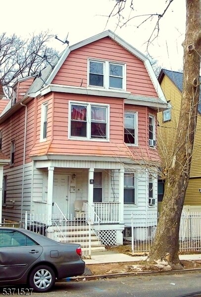 Building Photo - 35 Coit St