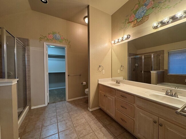 Building Photo - Spacious Home + North Edmond + 3 bedrooms + Study + Edmond Schools + Storm Shelter