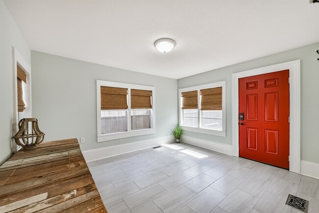 Building Photo - 1121 Market St