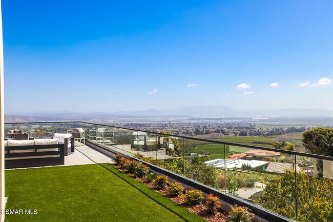 Building Photo - 697 Via Cielito