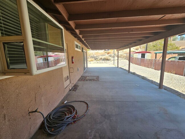 Building Photo - FRESH, CLEAN & BRIGHT 3 BED 2 BATH