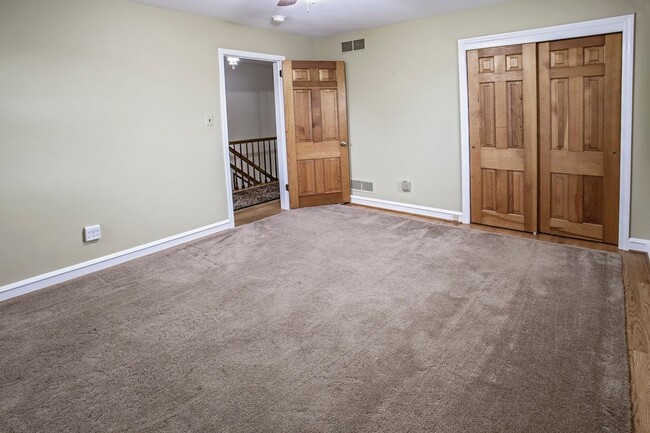 Building Photo - Lovely Colonial Home in Sharpley