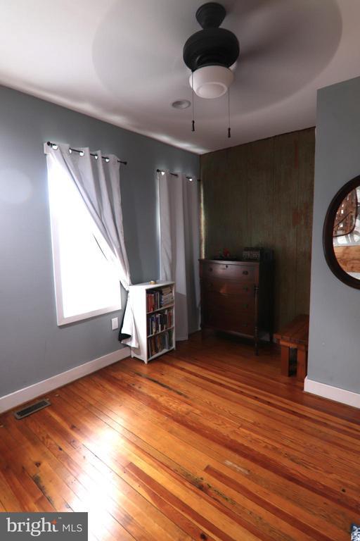 Building Photo - 1223 Haubert St