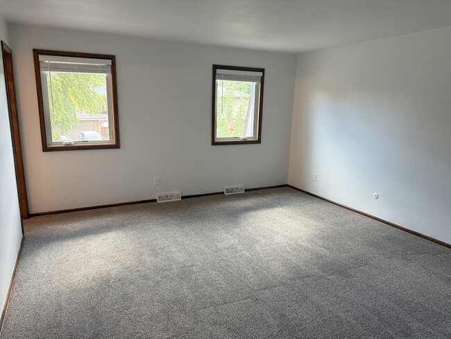 Building Photo - 7135 W Clifton Ave