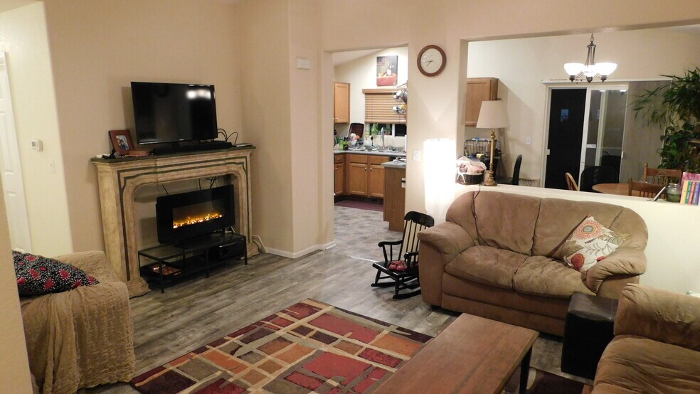 Building Photo - 2425 Lexus Dr