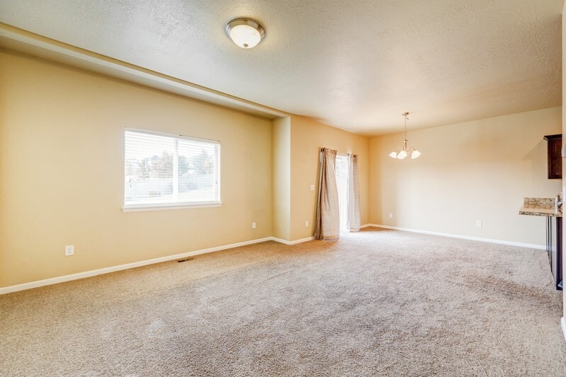 Building Photo - 4299 Cresthaven Ln
