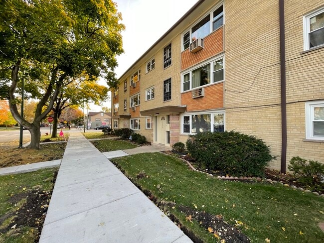 Building Photo - 2802 N Rutherford Ave
