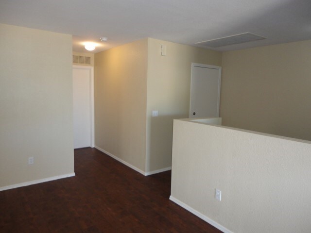 Building Photo - 1030 S Clancy Circle