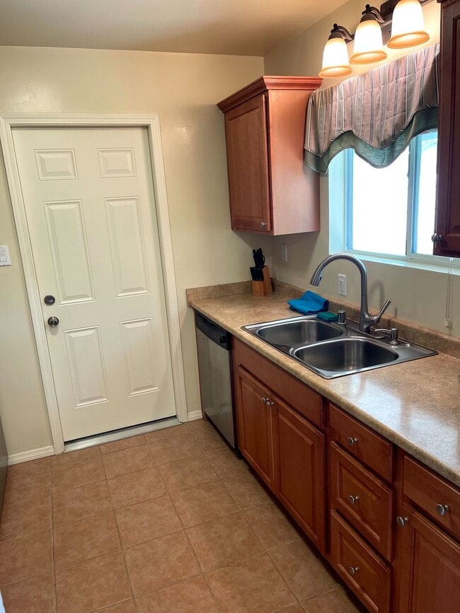 Building Photo - Charming Updated South O  BEACH HOUSE, Hug...