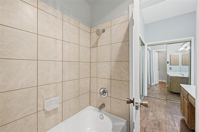 Building Photo - 2425 Oakmont Dr