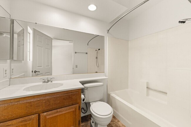 Building Photo - 2 Bedroom Rancho Cucamonga Condo