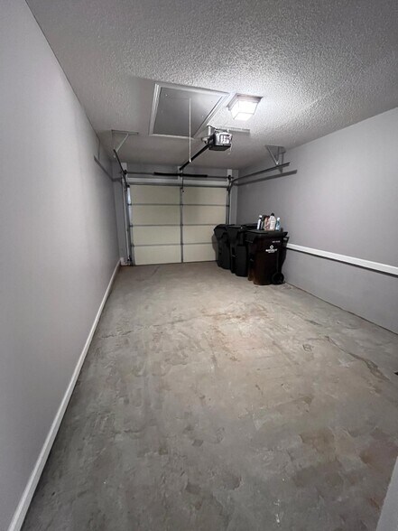 Building Photo - 530 City Park Dr