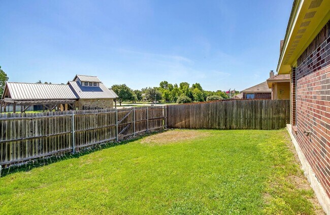 Building Photo - Adorable 4/2/2 located minutes from Weathe...