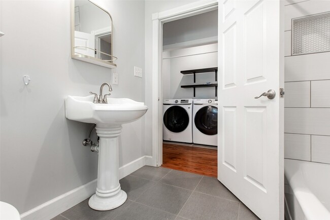 Building Photo - 5327 Worth St