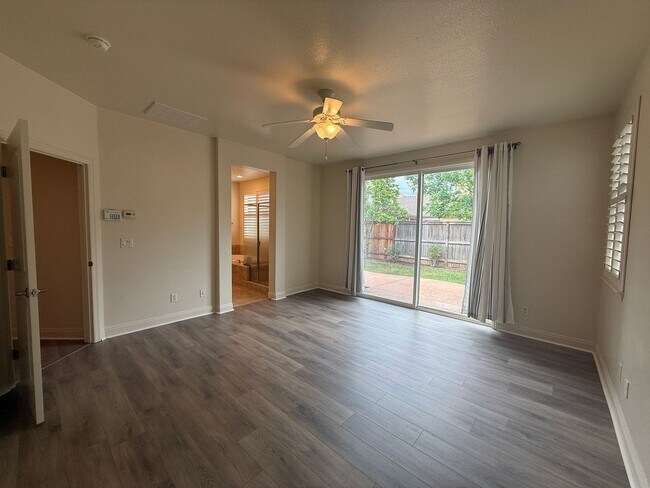 Building Photo - Huge Home in Anatolia Village!