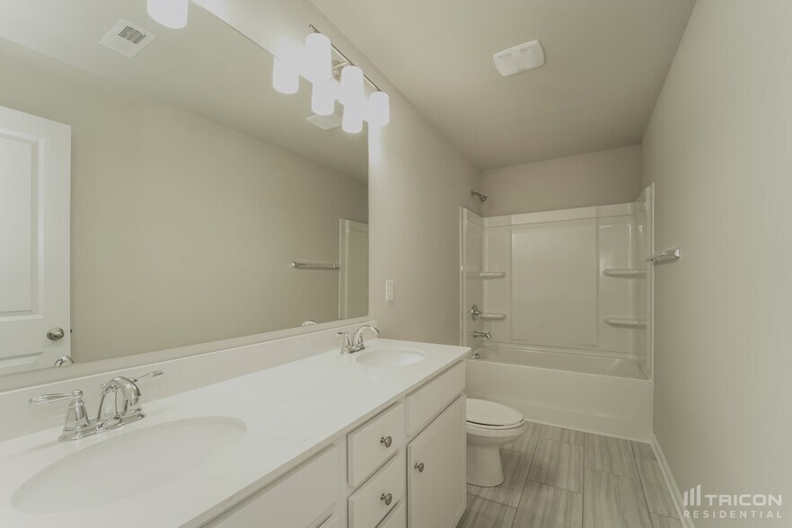 Building Photo - 221 Spring Knoll Dr