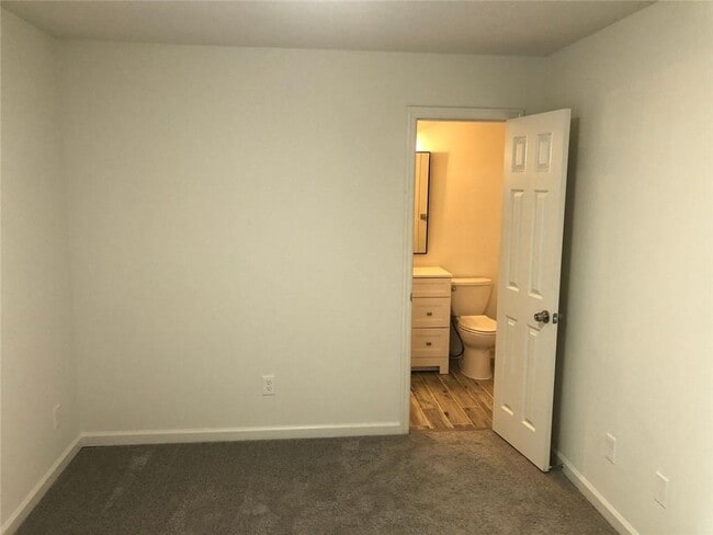 Building Photo - 1448 Springleaf Cir SE