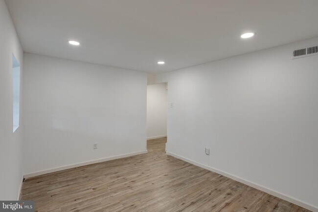 Building Photo - 101 Bayberry Ct