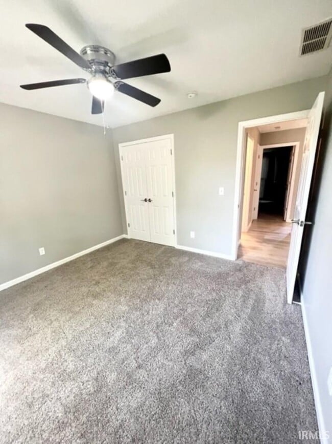 Building Photo - 8933 Shadow Ridge Dr