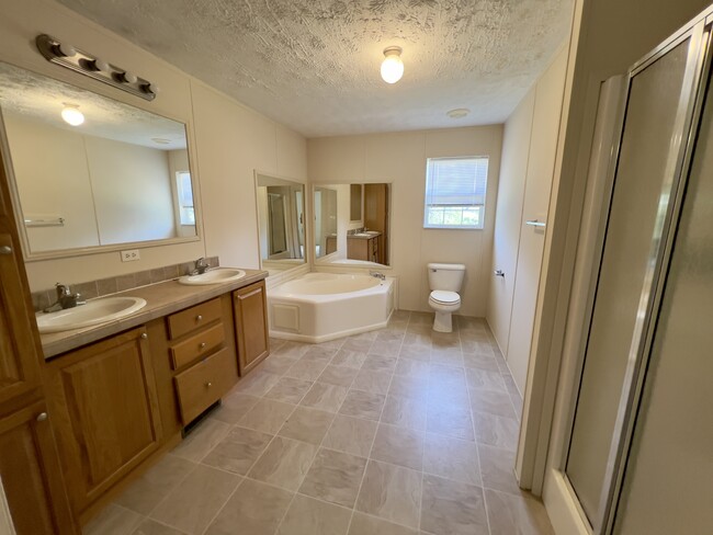 Primary Bathroom - 1143 Spurlock Dr