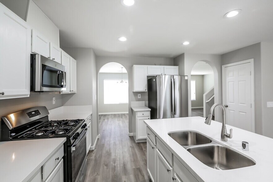 Building Photo - 5213 N Concho Heights St