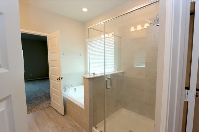 Building Photo - 7219 Toluca Dr